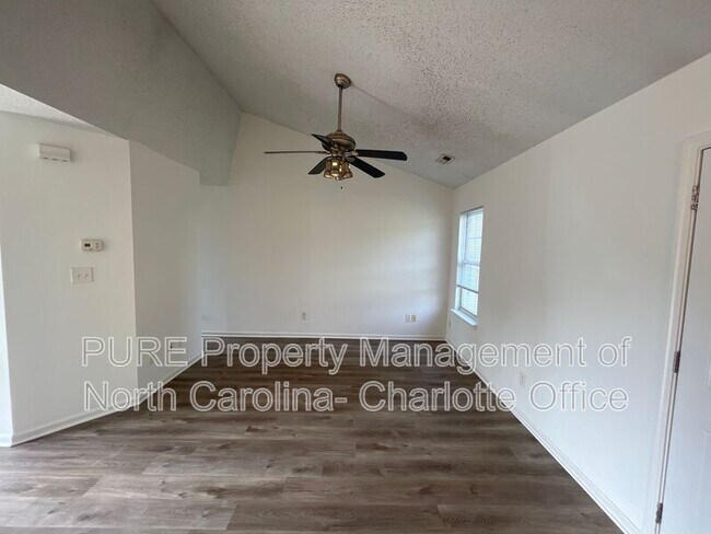 Building Photo - 4401 Biesterfield Dr