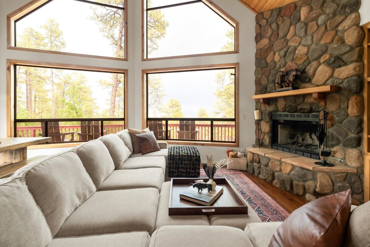 Foto principal - 2373 W Mountain Laurel Rd
