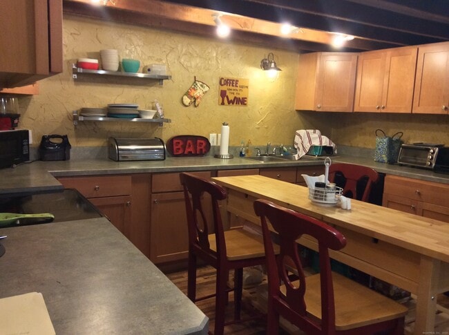 Foto del edificio - 1187 Mt Carmel Ave