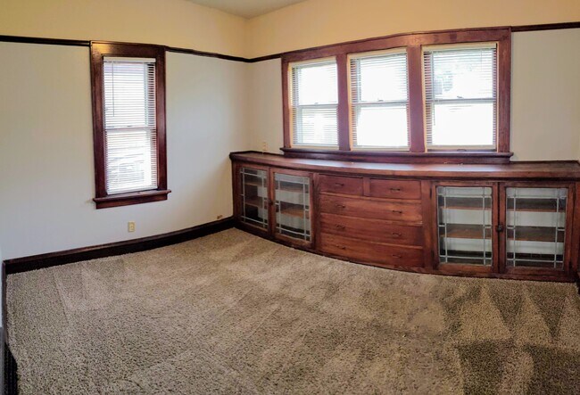 Building Photo - 4534 W Leon Terrace