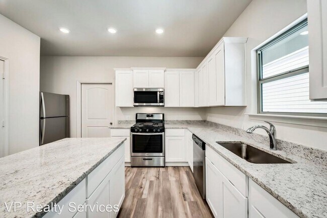 Foto del edificio - 3 br, 3 bath House - 307 Marsh Ln