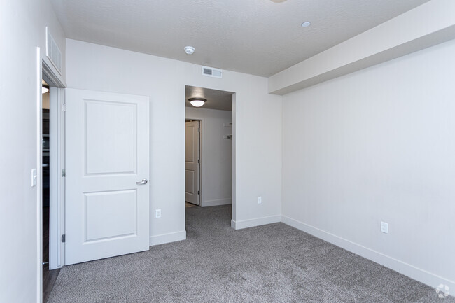 2BR, 2BA - 989SF - Primary Bedroom - Canyon View Crossing