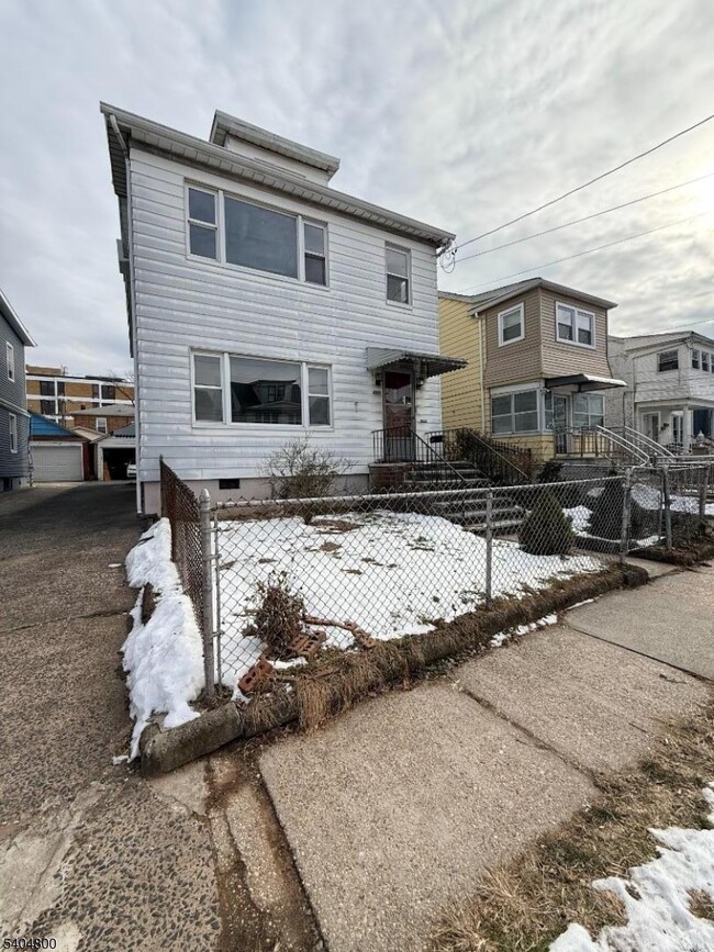 Building Photo - 200 N 15th St