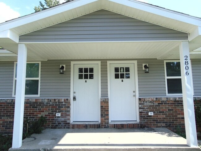 Foto del edificio - Newly Remodeled 4 Bed 2 Bath Duplex!