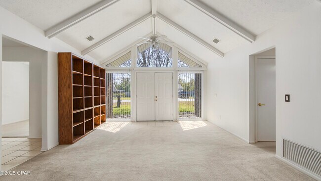 Foto del edificio - 6217 Wallace Rd