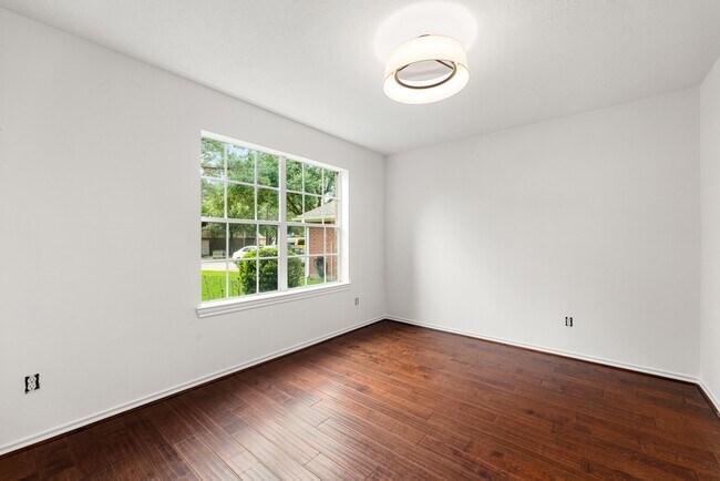 Foto del edificio - 3022 Glenthorpe Ln