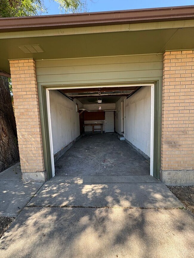 Foto del edificio - Newly Updated - Spacious 5 Bed 2 Bath Home