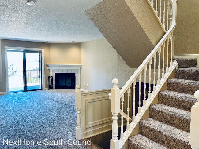 Building Photo - 2 br, 2.5 bath House - 105-E Chinook Ln