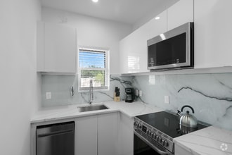 Building Photo - 927 S Howard Ave