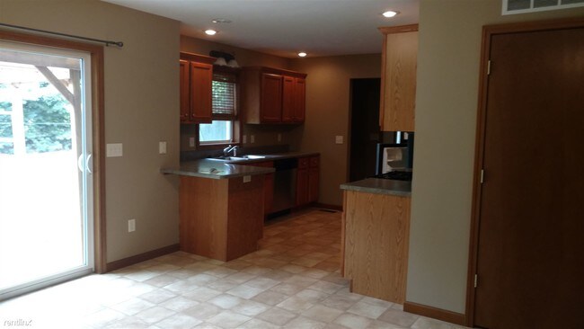 Building Photo - 62915 Planeville Ave
