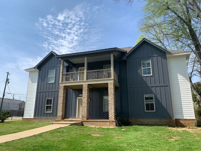 Foto del edificio - 1420 Cloverdale Rd