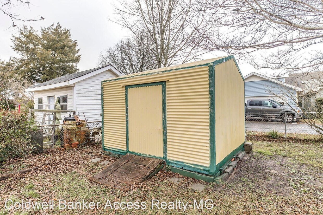 Primary Photo - 3 br, 2.5 bath House - 214 Kimberly Rd.