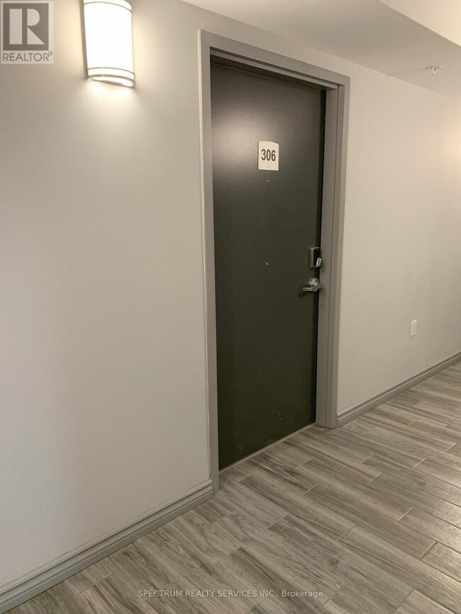 Building Photo - 275 Larch St