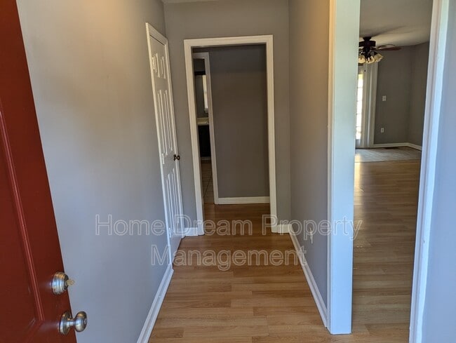 Foto del edificio - 11605 Rutherford Dr