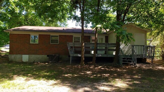 Building Photo - 602 Roxbury Dr