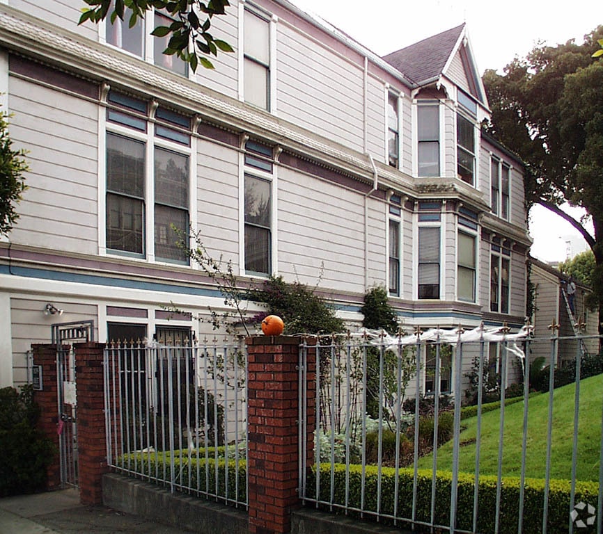 Primary Photo - 1107-1109 Oak St