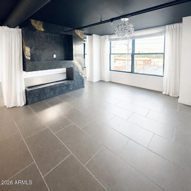 Building Photo - 535 W Thomas Rd