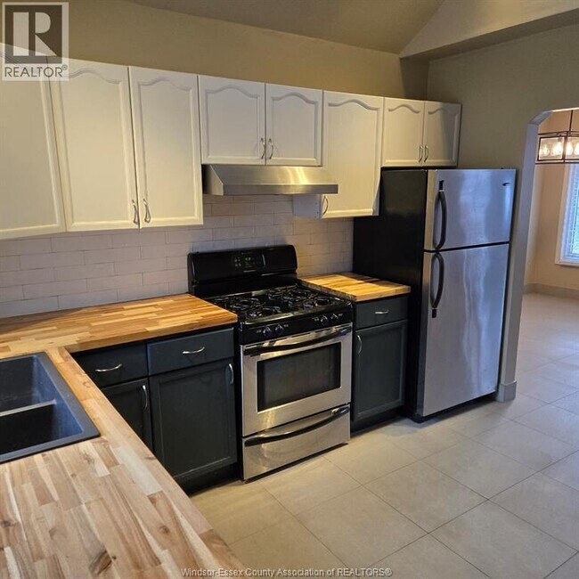 Photo du bâtiment - 1227 Windermere Rd