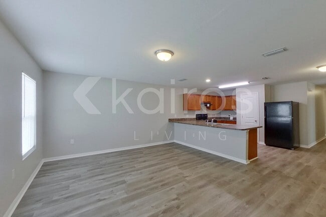 Building Photo - 315 NE 25th Terrace