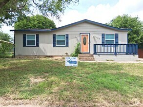 Building Photo - 1109 Elyse Dr
