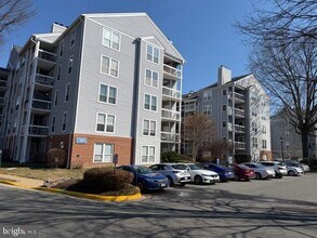 Building Photo - 3175 Summit Square Dr