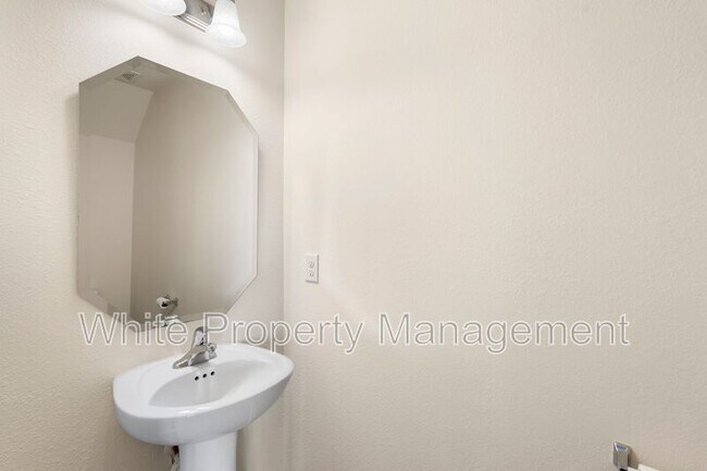 Foto del edificio - 7621 Mockernut Dr