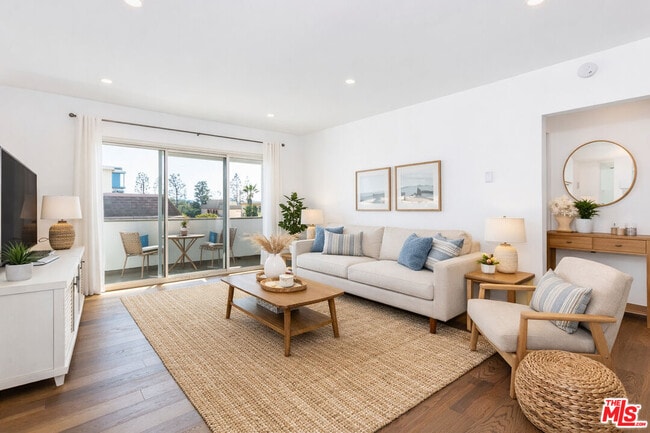 Building Photo - 8710 Delgany Ave