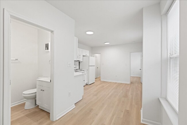 Foto del edificio - 6104 Glenmore Ave