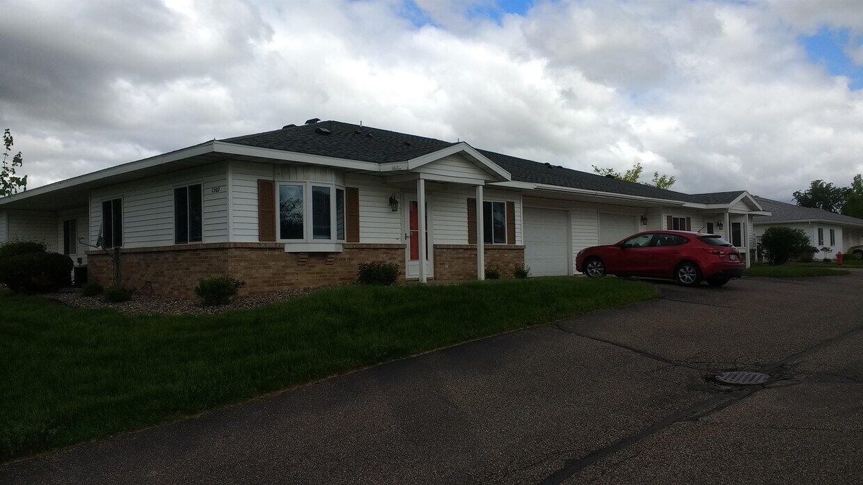 Primary Photo - 1202 Glenn Pl