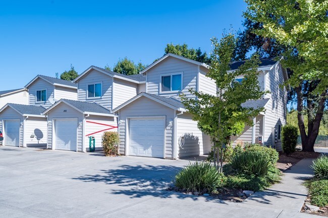 Building Photo - 480-490 Posada Way