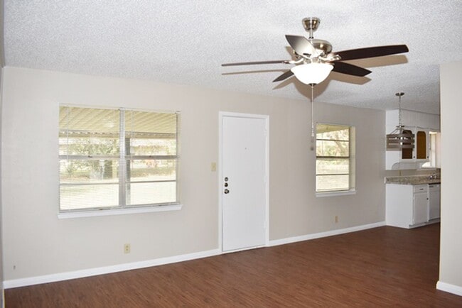 Building Photo - Newly updated 3-2-2 in Fort Worth!