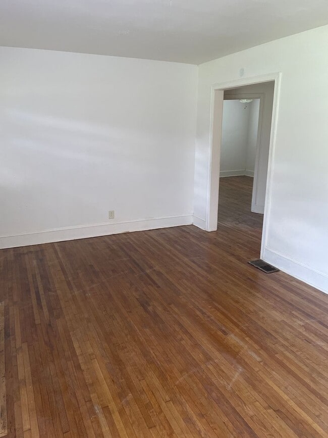 Building Photo - 5212 Brenda Dr