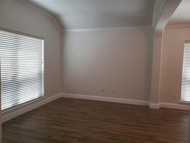 Building Photo - 2208 Appian Way