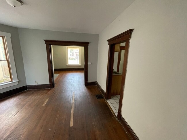 Building Photo - 136 E Norwich Ave
