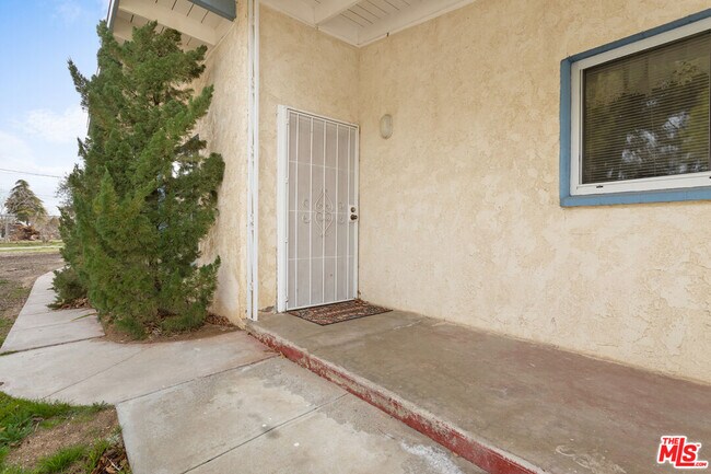 Foto del edificio - 1826 W Ave L8