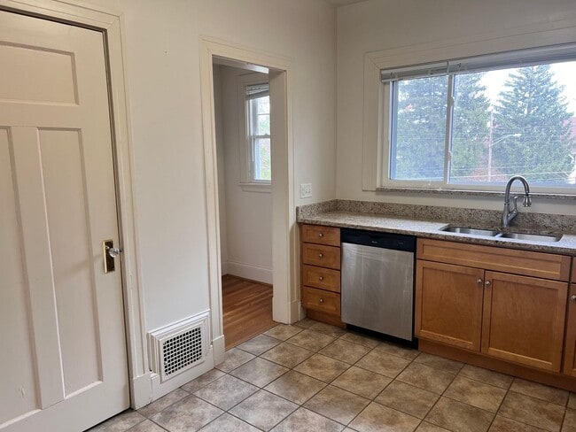 Building Photo - 3578 Burch Ave