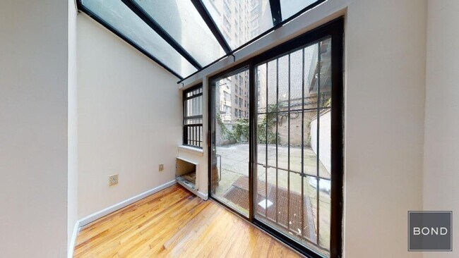 Foto del edificio - 255 W 93rd St