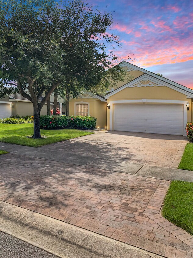 Foto principal - 131 Lancaster Way