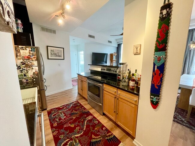 Kitchen - 1000 W Leland Ave