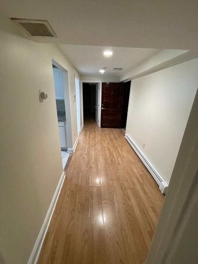 Foto del edificio - 3-bed Brownstone on Comm Ave in Packard's ...