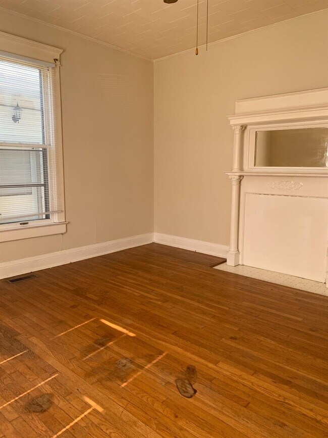 Building Photo - 213 W Hickman St