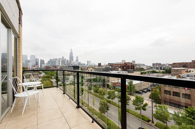 Building Photo - 1342 W Randolph St