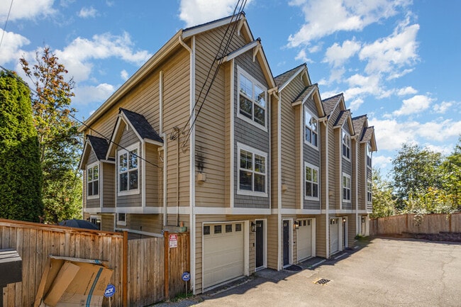 Building Photo - 4848 Railroad Ave NE