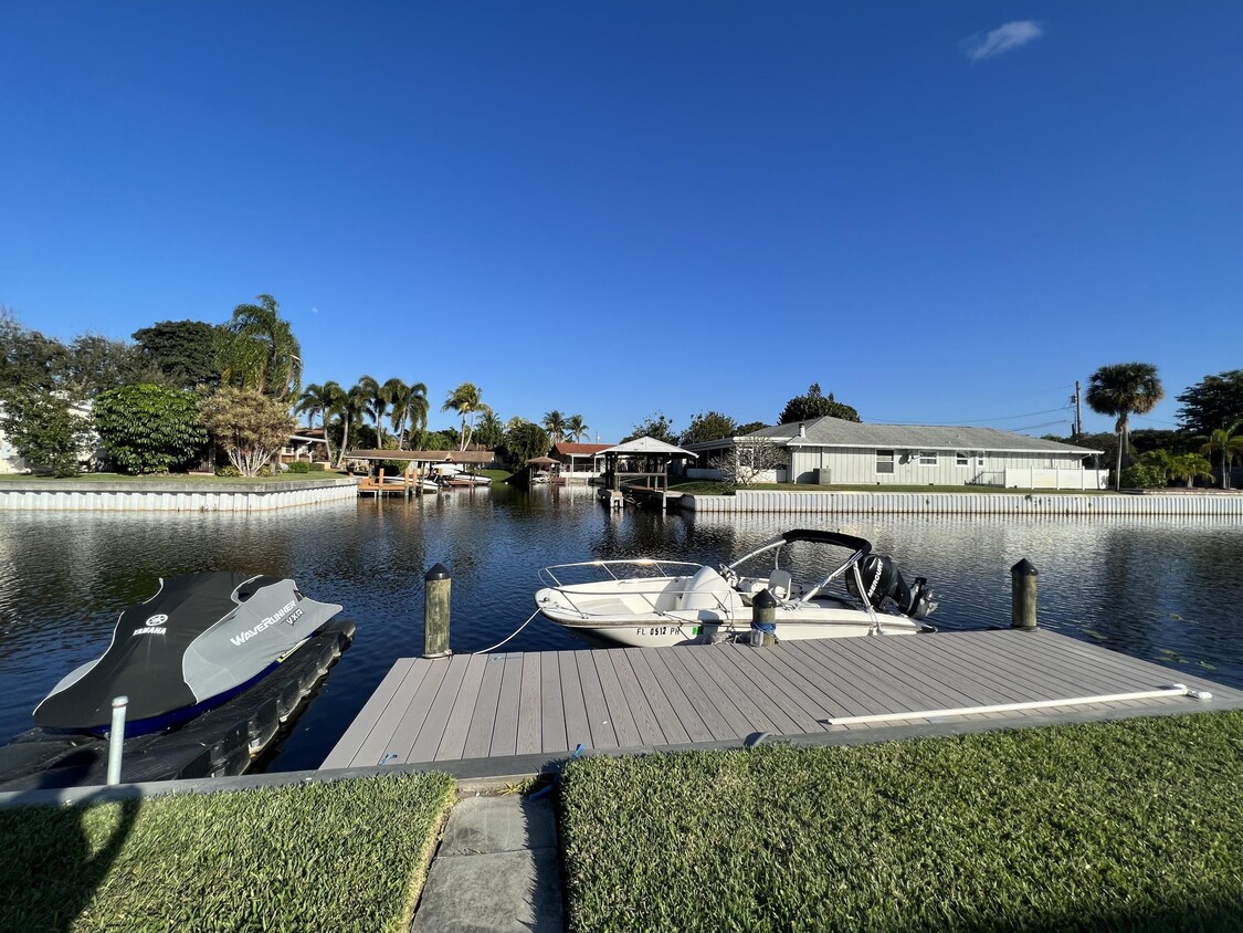 Primary Photo - 1118 Lake Clarke Dr