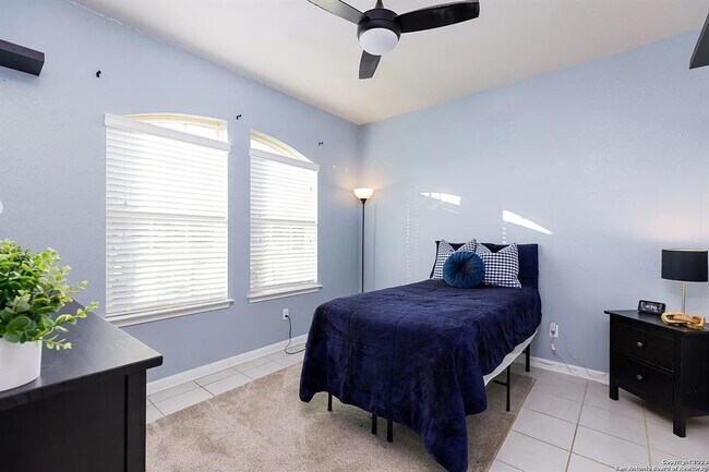 Foto del edificio - 241 Silver Maple Dr