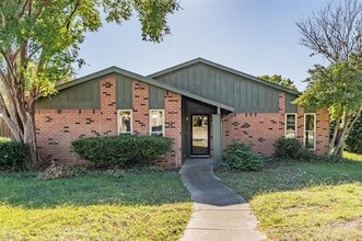 Building Photo - 2912 Charter Oak Dr