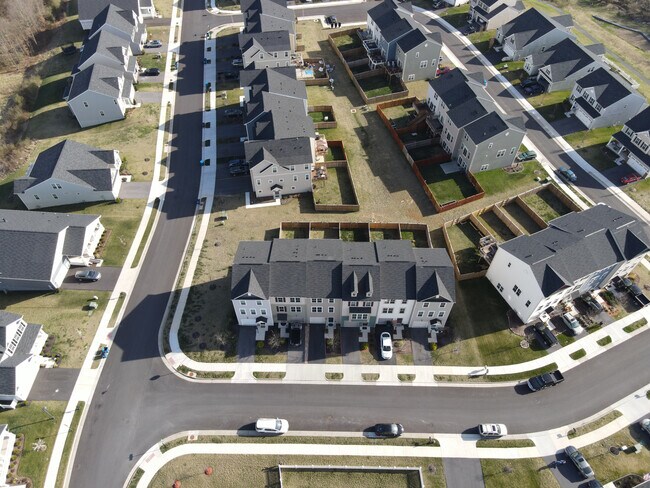 Building Photo - 105 Gristmill Ct