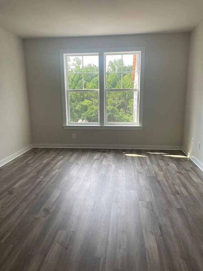 Foto del edificio - 124 Kinross Ln