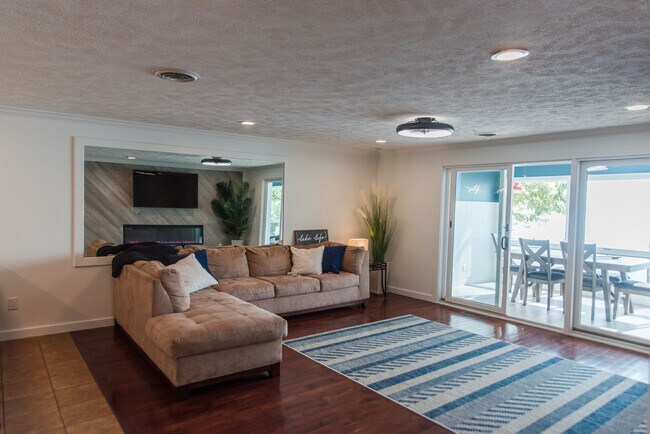 Foto del edificio - 7633 S West Bay Shore Dr