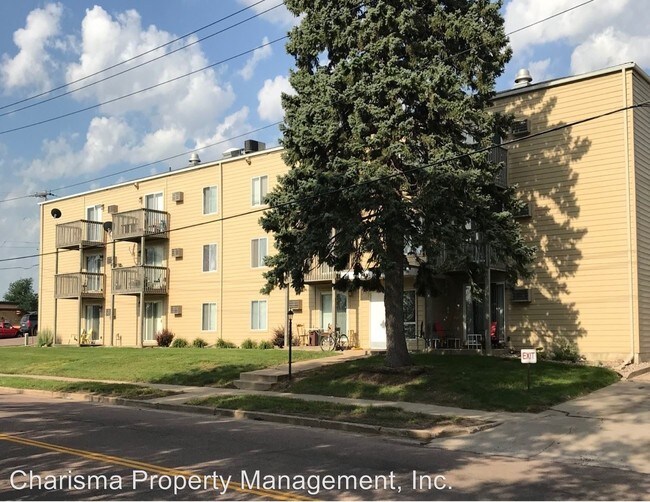 Building Photo - 111 N Cleveland Ave